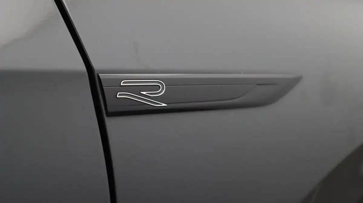 2022-volkswagen-golf-15-tsi-r-line-150ps-hatchback-big-21