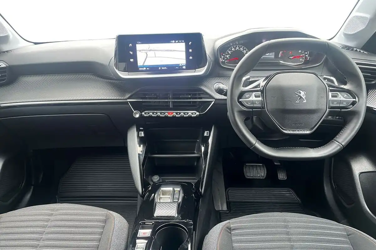 2023-peugeot-208-12-puretech-active-premium-100ps-eat8-big-10
