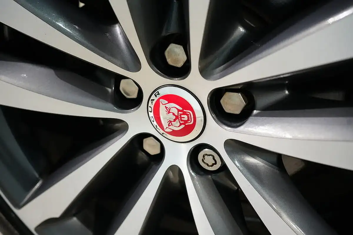 2018-jaguar-e-pace-20-i4d-r-dynamic-hse-180ps-big-19