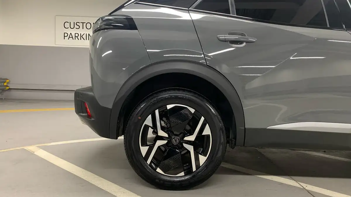 2023-peugeot-2008-suv-big-14