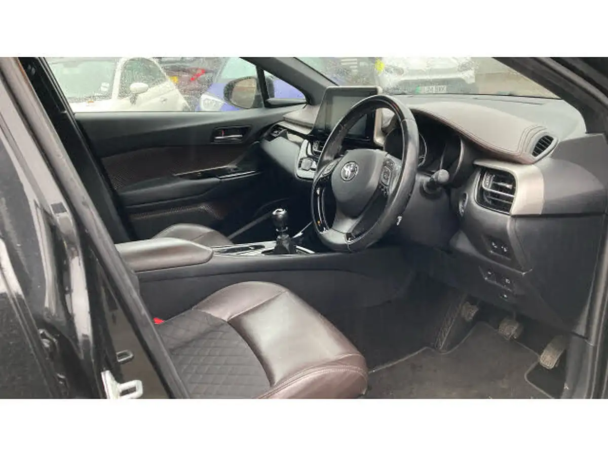 2017-toyota-c-hr-12-excel-big-10