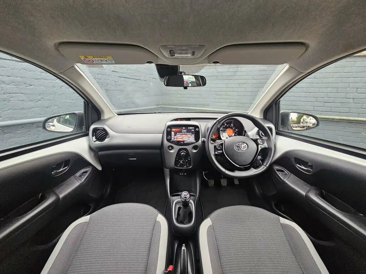 2022-toyota-aygo-10-vvt-i-x-play-big-1