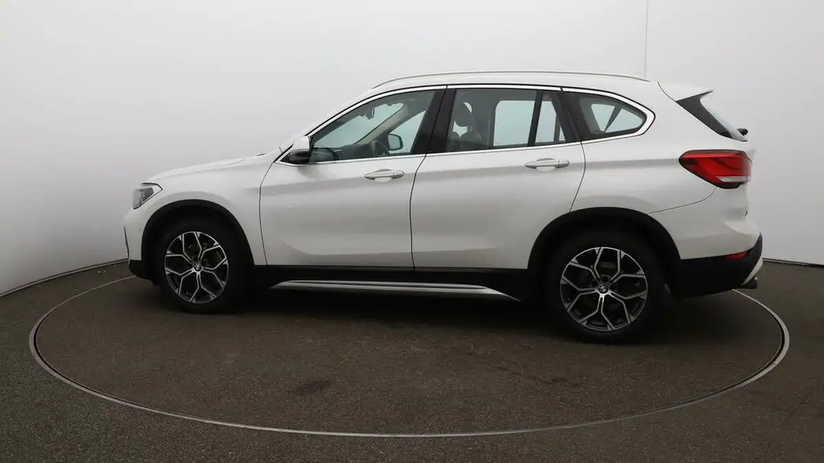2021-bmw-x1-20-sdrive20i-xline-big-50
