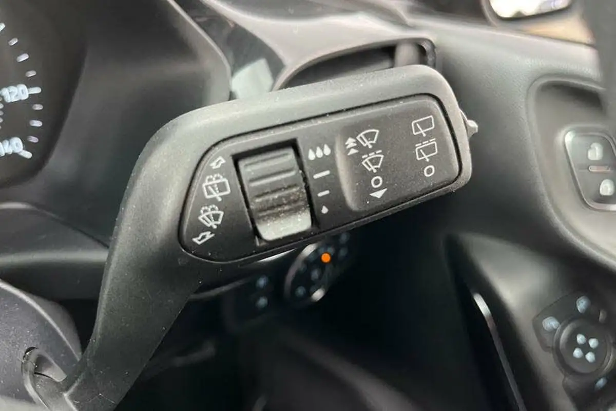 2023-ford-fiesta-big-14