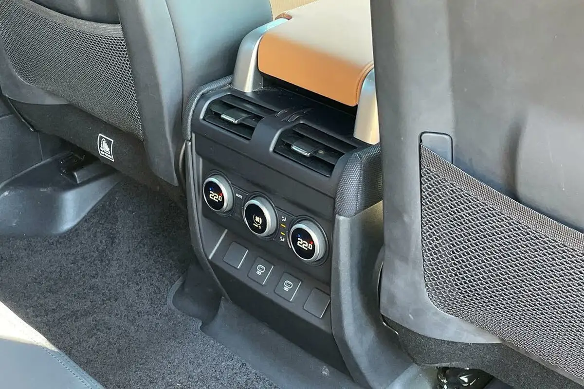 2024-land-rover-130-defender-30-d300-x-dynamic-hse-big-38