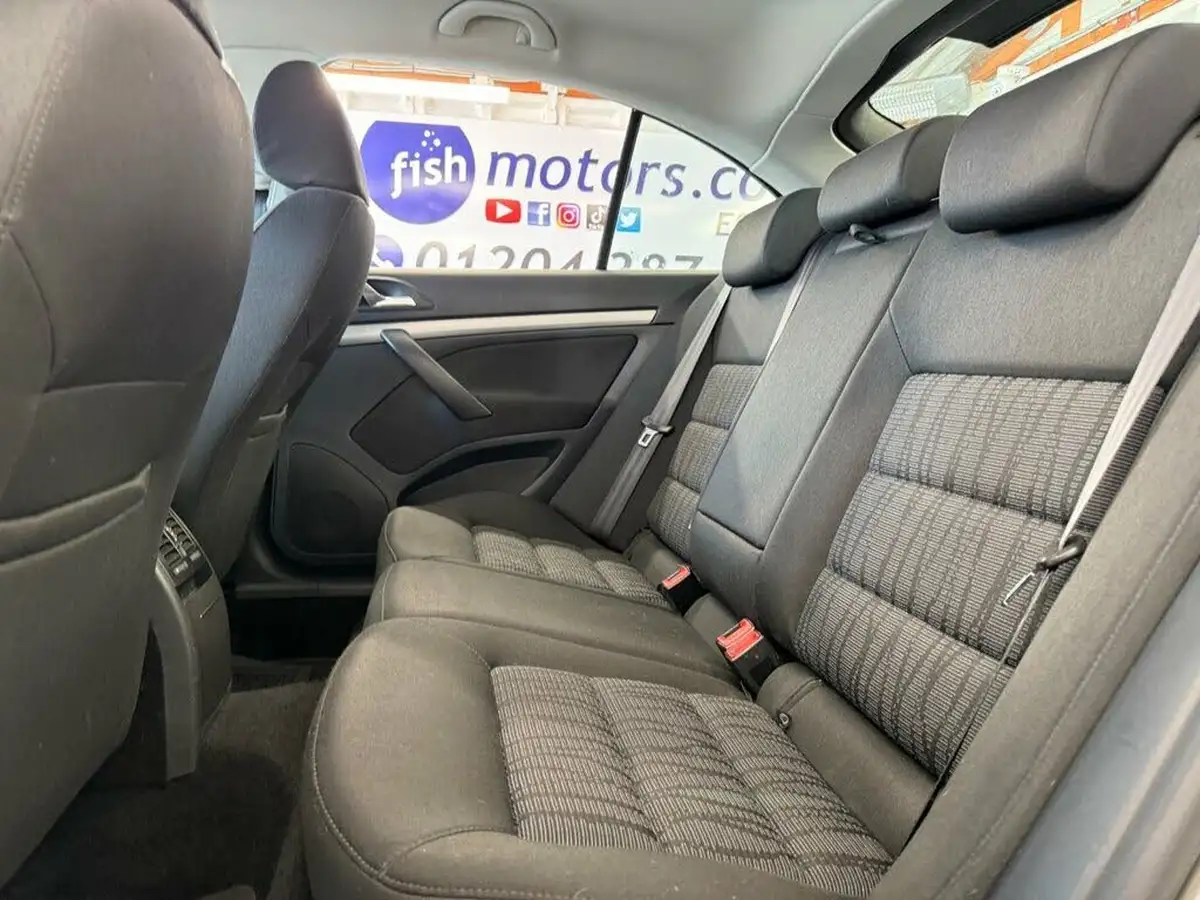 2010-skoda-octavia-20td-elegance-142ps-hatchback-dsg-big-8