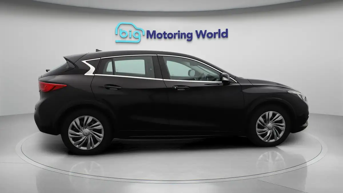 2017-infiniti-q30-15d-business-executive-dct-big-8