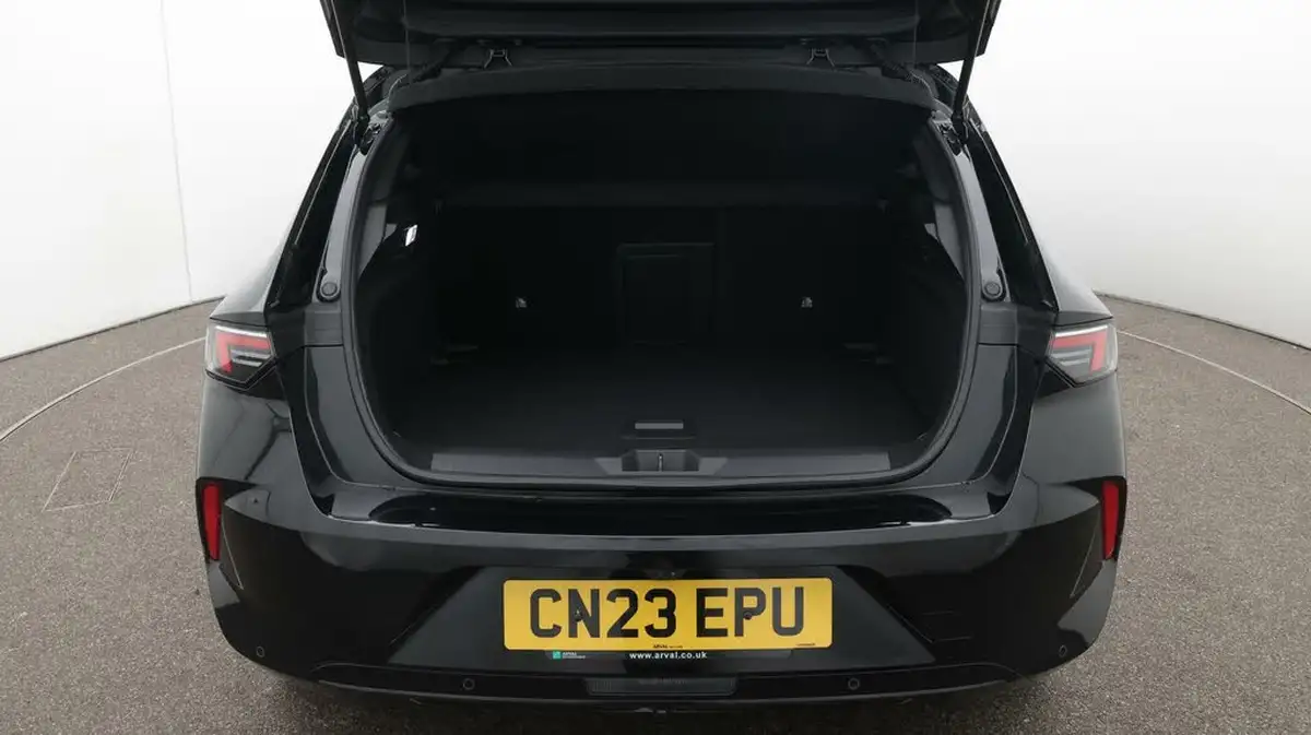 2023-vauxhall-astra-12-turbo-gs-hatchback-big-17