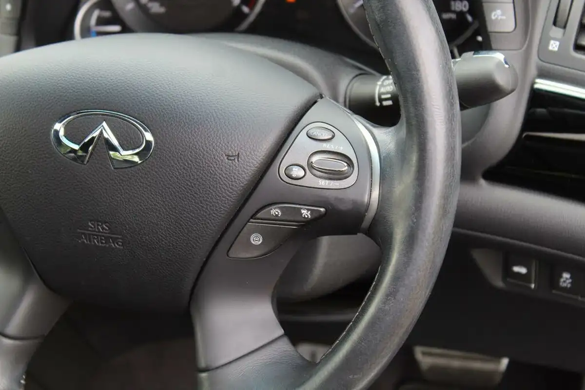 2014-infiniti-q70-35-gt-premium-hybrid-big-26
