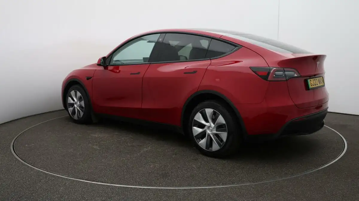 2022-tesla-model-y-e-long-range-big-54