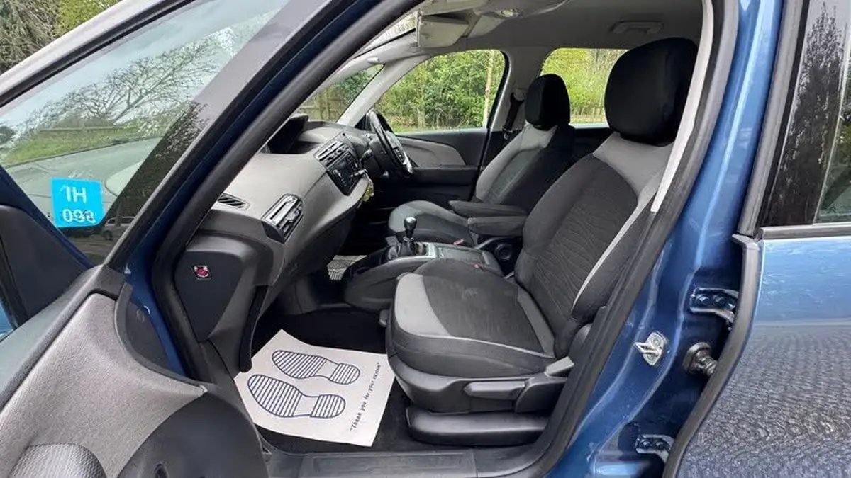 2015-citroen-grand-c4-picasso-16bluehdi-exclusive-big-38