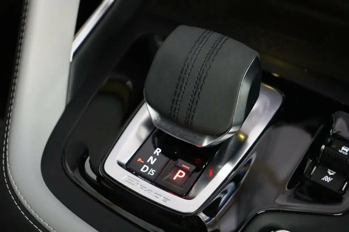 2024-jaguar-e-pace-15-p160-r-dynamic-s-big-31