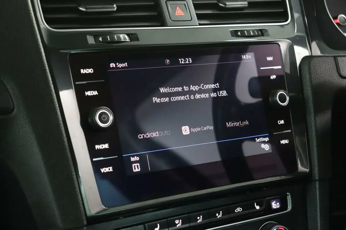 2020-volkswagen-golf-16tdi-match-edition-hatchback-big-33