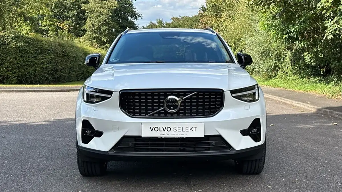 2024-volvo-xc40-20-b4-r-design-pro-big-11