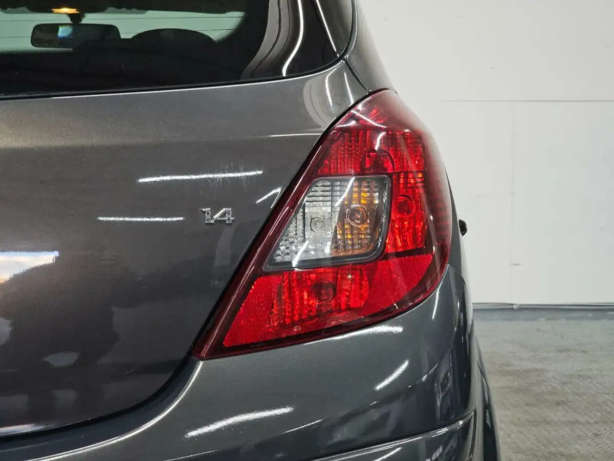 2014-vauxhall-corsa-14-sxi-ac-5d-big-74