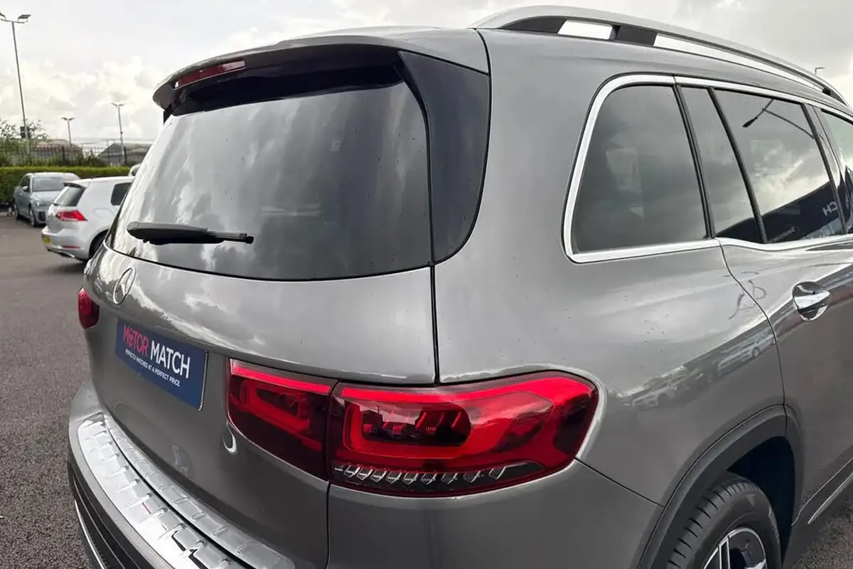 2022-mercedes-benz-glb-class-13-glb200-amg-line-premium-7g-tronic-big-30
