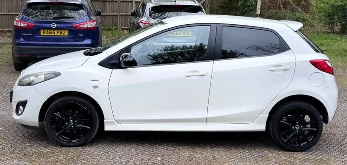 2013-mazda-mazda2-13-venture-big-7