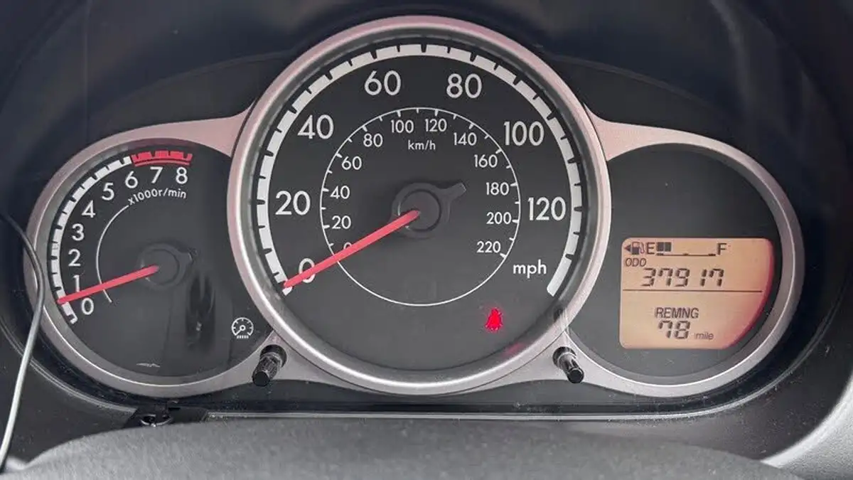 2013-mazda-mazda2-13-venture-big-31