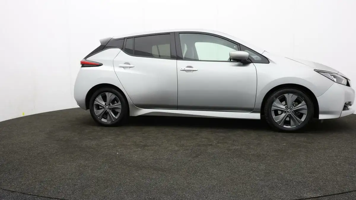 2021-nissan-leaf-e-tekna-big-32