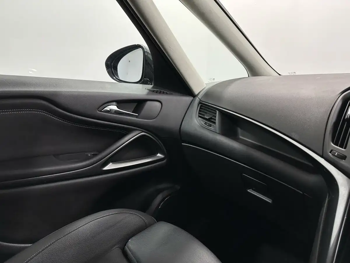 2017-vauxhall-zafira-tourer-14i-16v-turbo-elite-nav-big-22