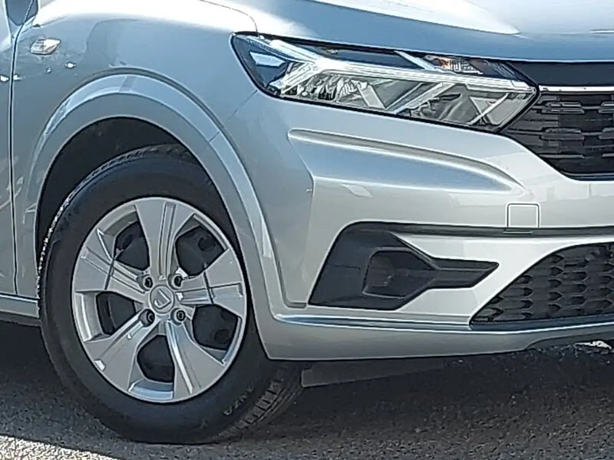 2022-dacia-sandero-10-sce-essential-big-8