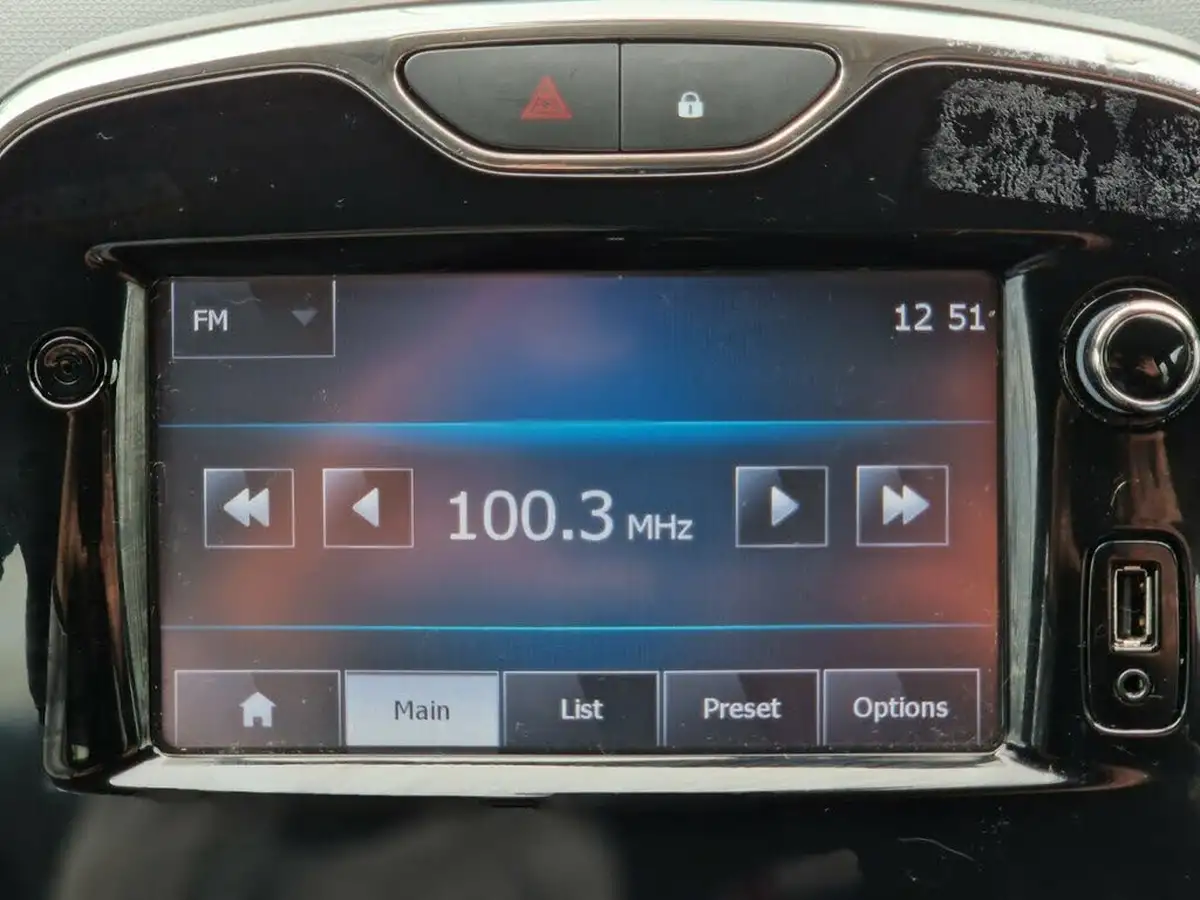 2014-renault-clio-15dci-dynamique-s-medianavss-big-18