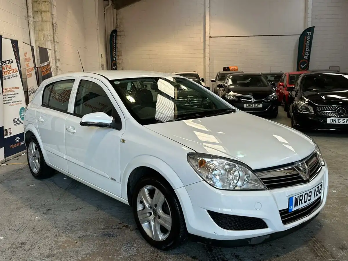 2009-vauxhall-astra-18-club-16v-vvt-140ps-hatchback-auto-big-1