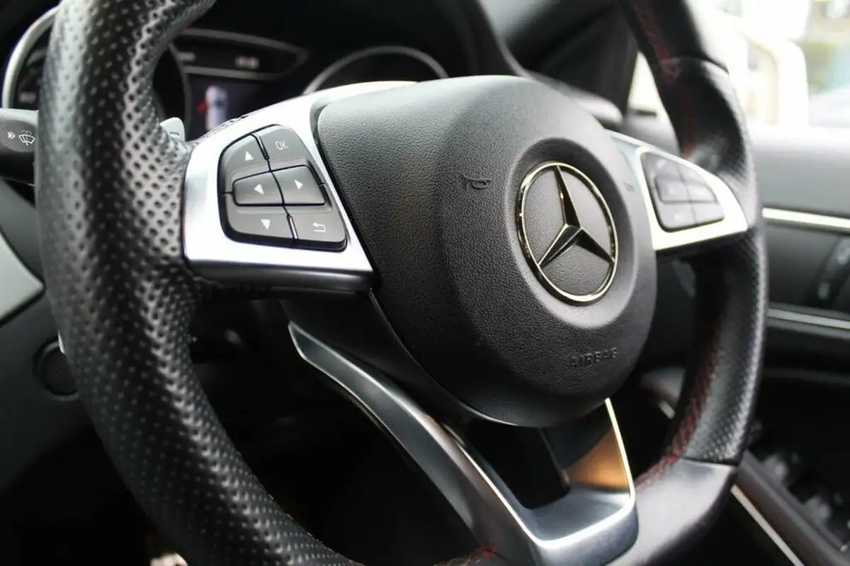 2017-mercedes-benz-gla-class-21d-gla-220d-amg-line-ss-big-13