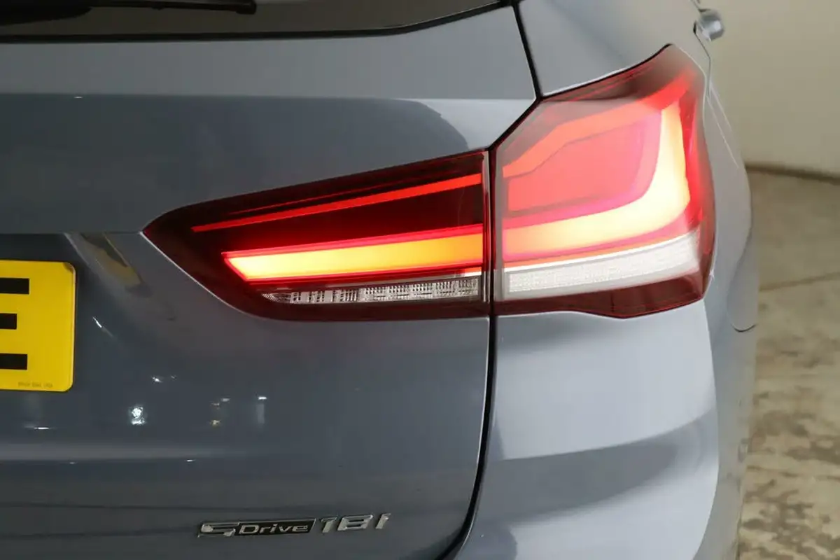 2019-bmw-x1-15-sdrive18i-xline-big-9