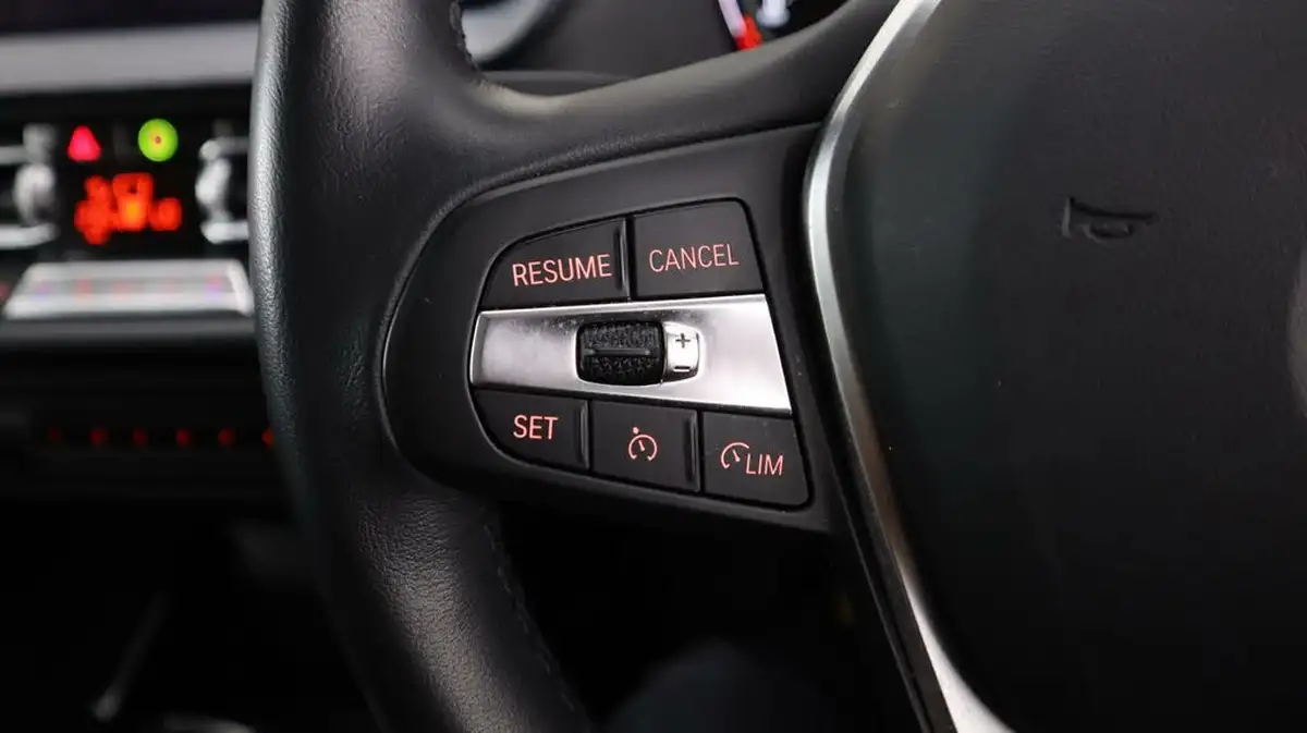 2020-bmw-1-series-15td-116d-sport-big-22