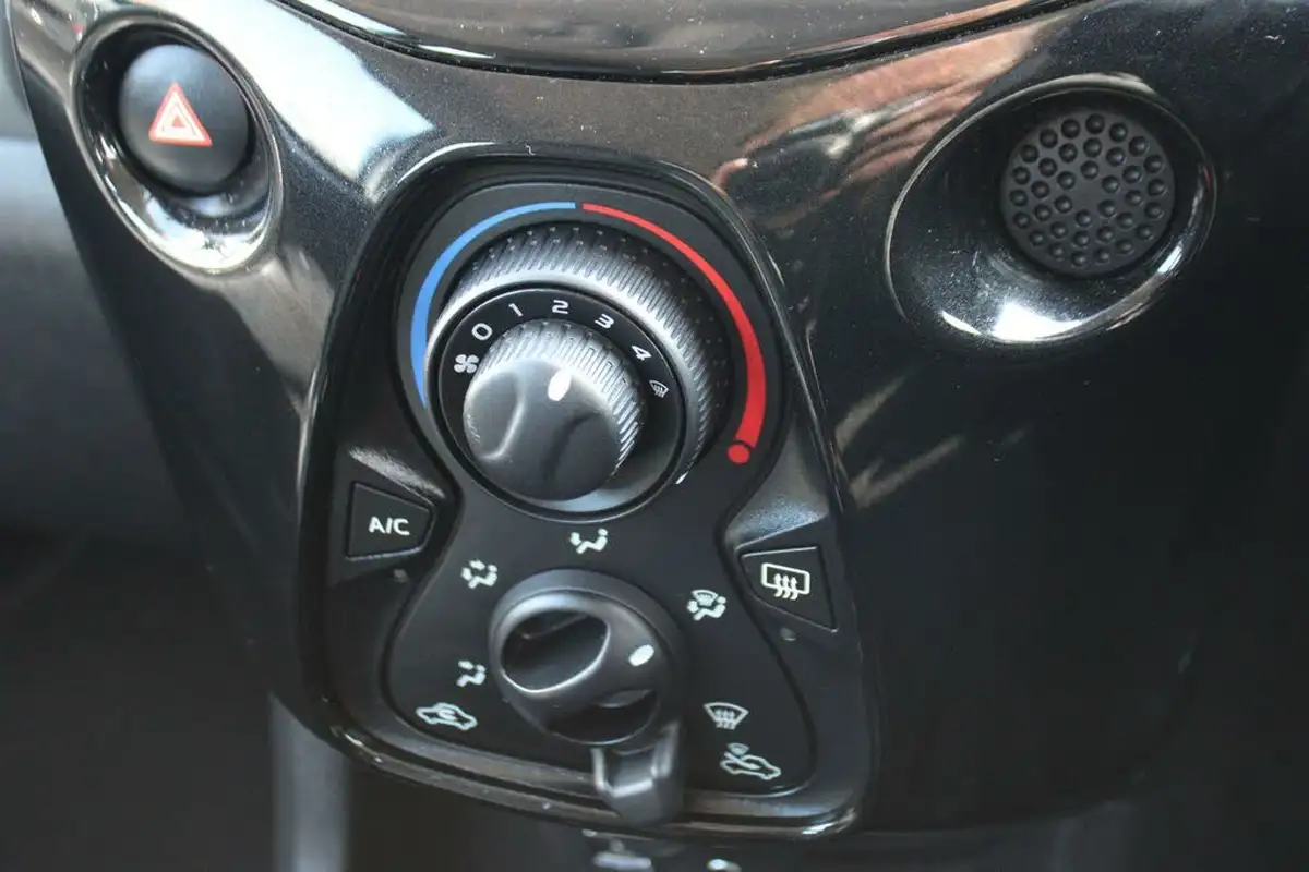 2016-toyota-aygo-10-vvt-i-x-pression-5d-x-shift-big-18