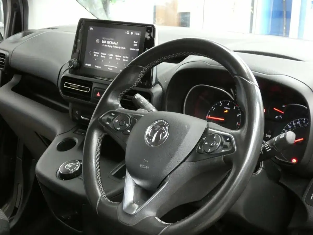 2021-vauxhall-combo-life-12i-elite-xl-big-17