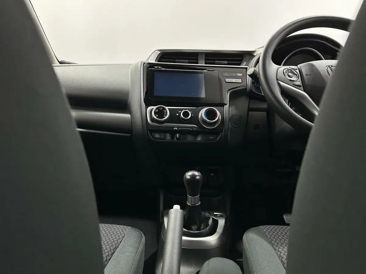 2019-honda-jazz-13-i-vtec-se-big-17