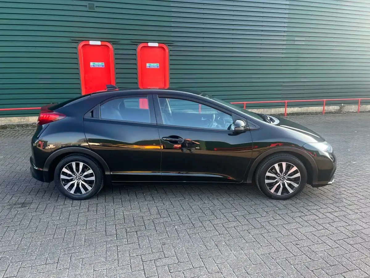 2014-honda-civic-16td-se-plus-hatchback-big-6