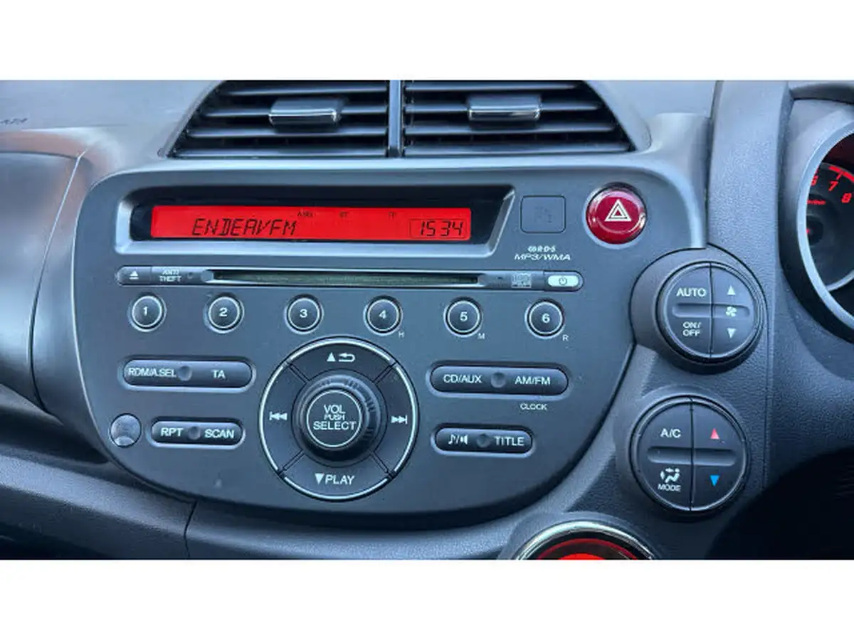 2014-honda-jazz-14-ex-big-28