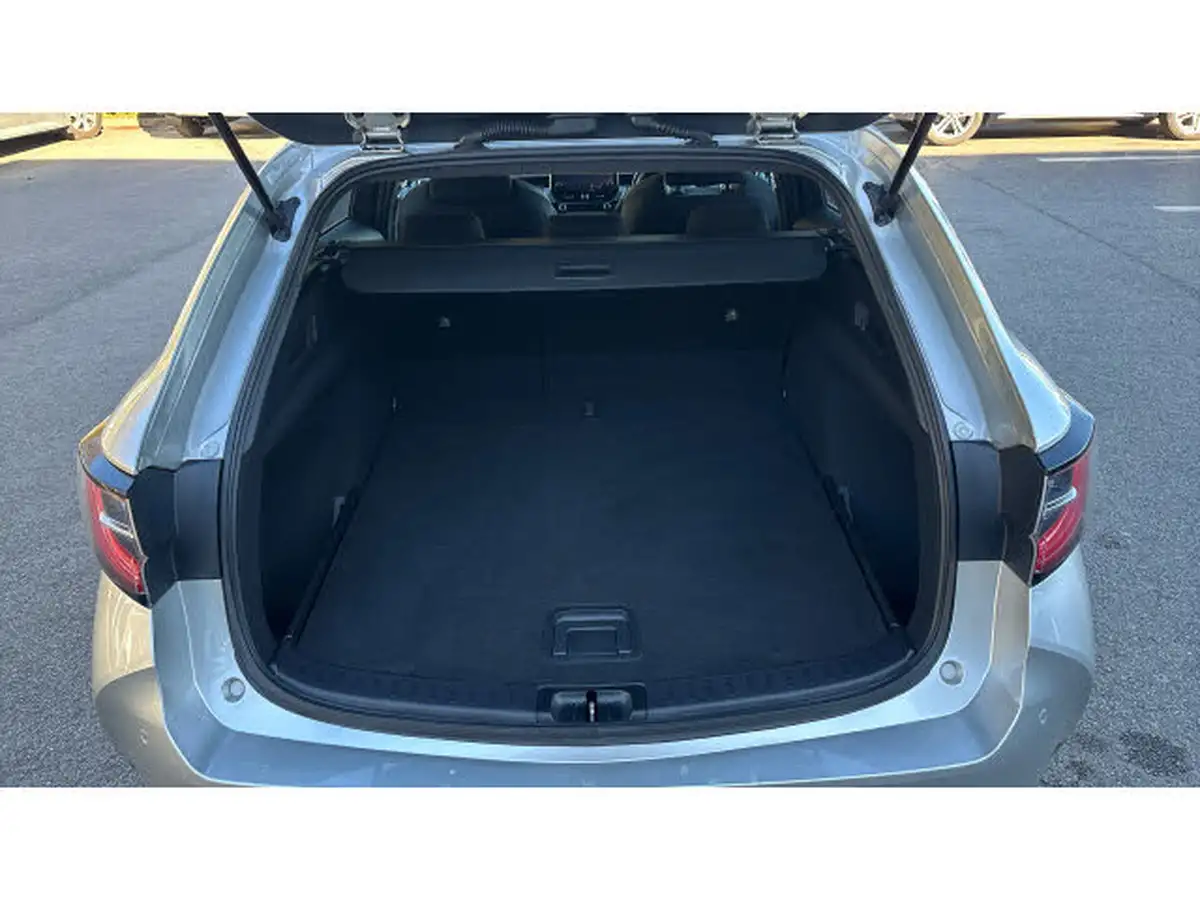 2019-toyota-corolla-18-vvt-i-design-trk-touring-sports-5d-big-3