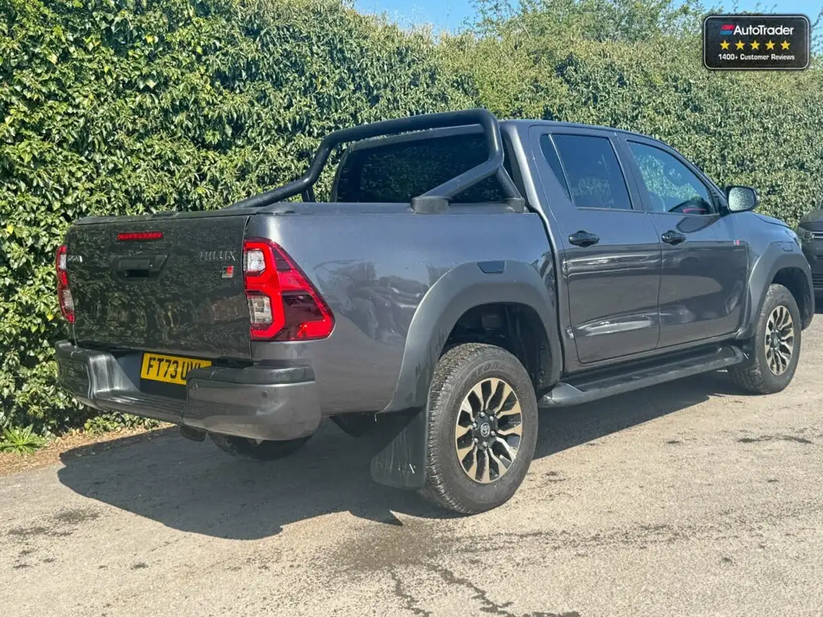 2024-toyota-hi-lux-28d-4d-gr-sport-big-3