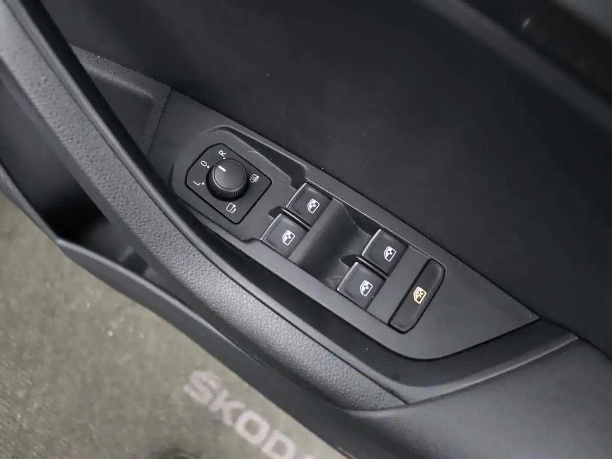 2018-skoda-karoq-15-tsi-edition-ss-dsg-big-15