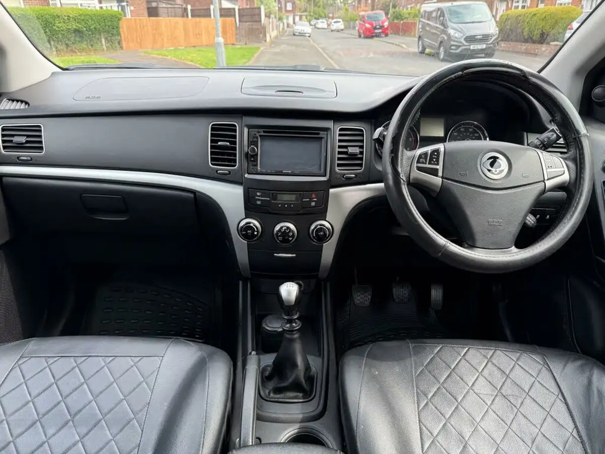 2012-ssangyong-korando-big-14