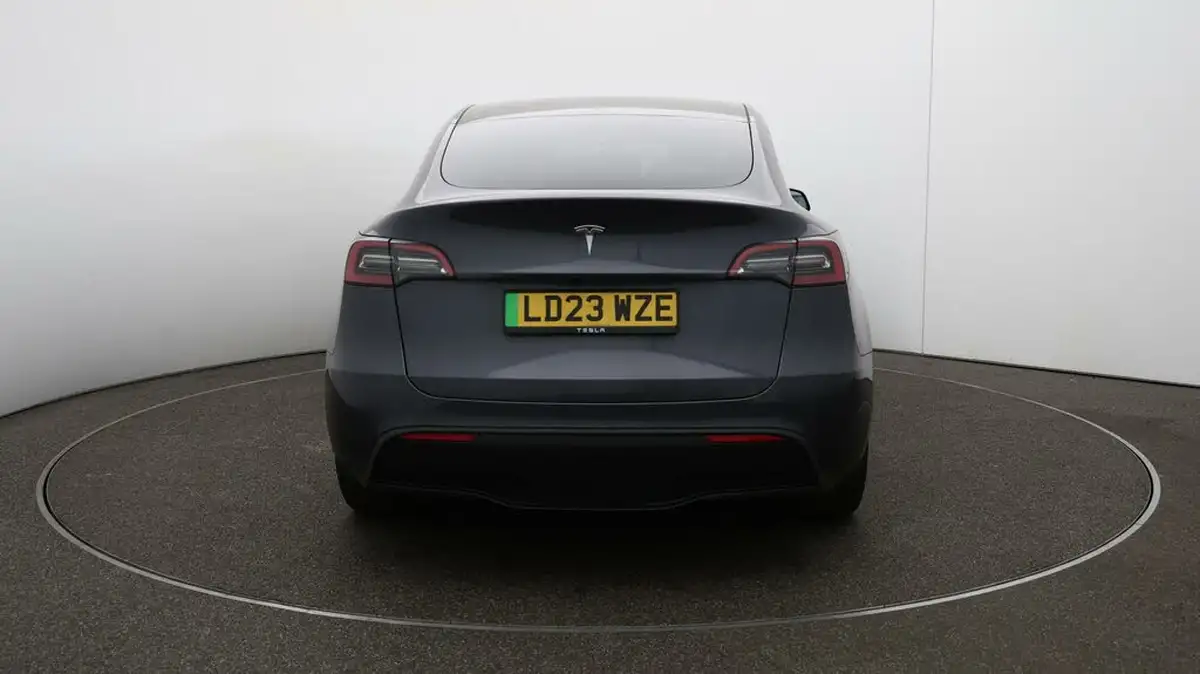 2023-tesla-model-y-e-rwd-big-48
