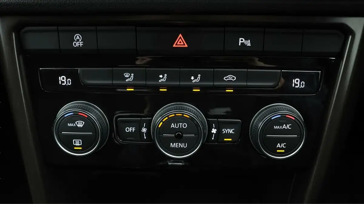 2019-volkswagen-t-roc-15-tsi-design-dsg-big-12