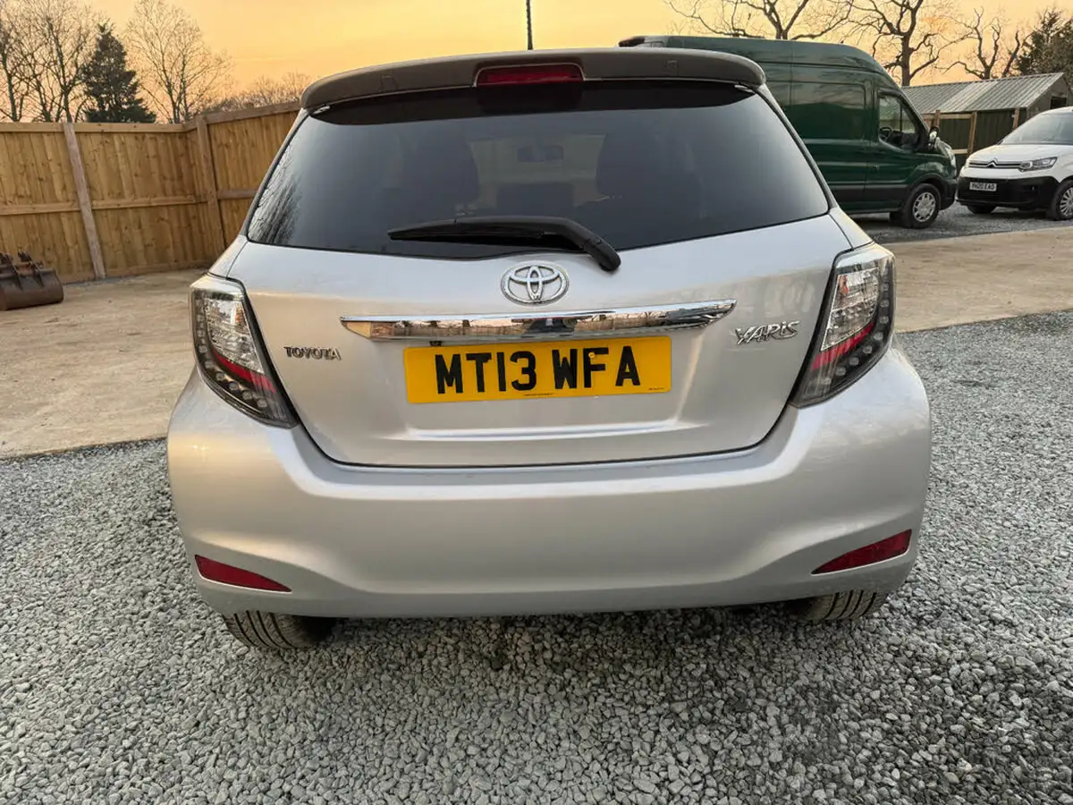 2013-toyota-yaris-133-trend-vvt-i-5d-big-16