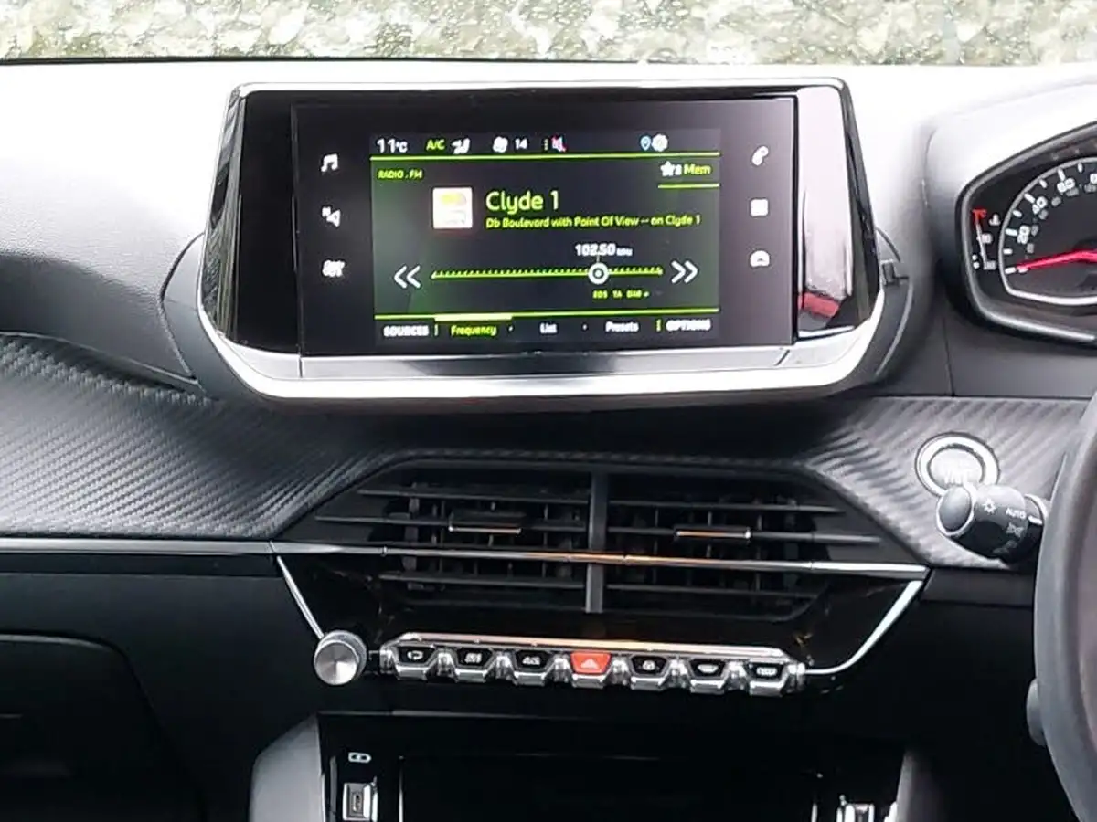 2021-peugeot-208-12-puretech-allure-100bhp-big-10
