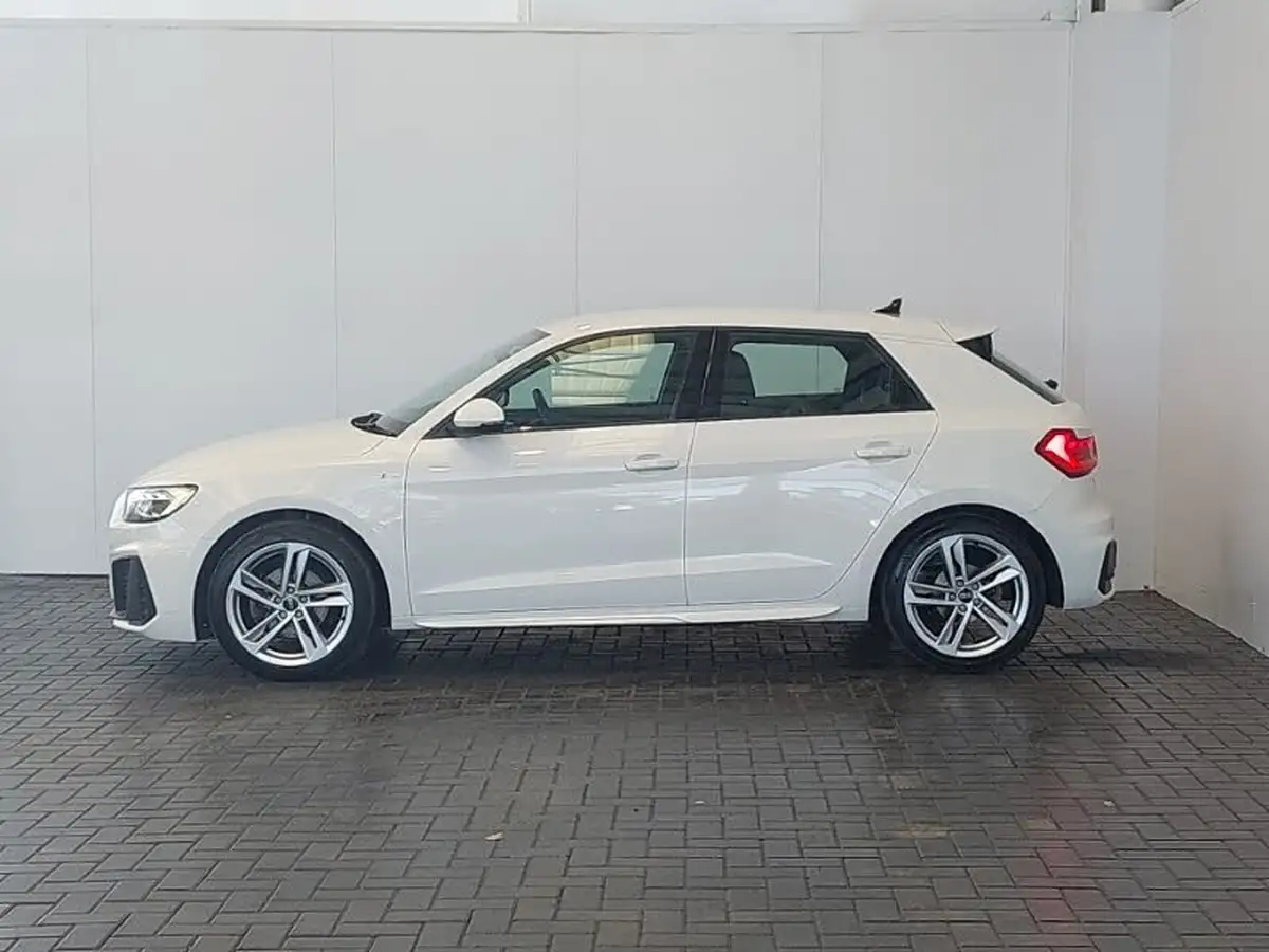2022-audi-a1-10-30-tfsi-s-line-big-3