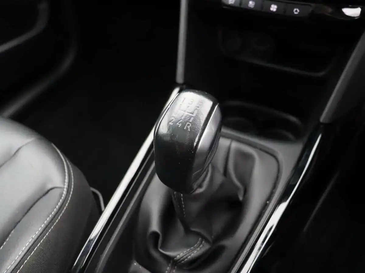 2018-peugeot-2008-suv-12-puretech-allure-premium-ss-big-18