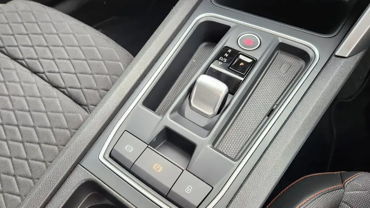 2021-seat-leon-14-e-hybrid-fr-hatchback-big-17
