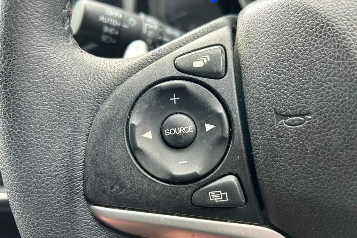 2017-honda-jazz-13-i-vtec-ex-cvt-big-27