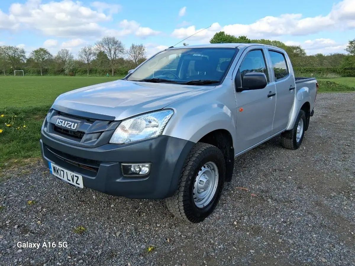 2017-isuzu-d-max-25td-4x4-double-pickup-big-1