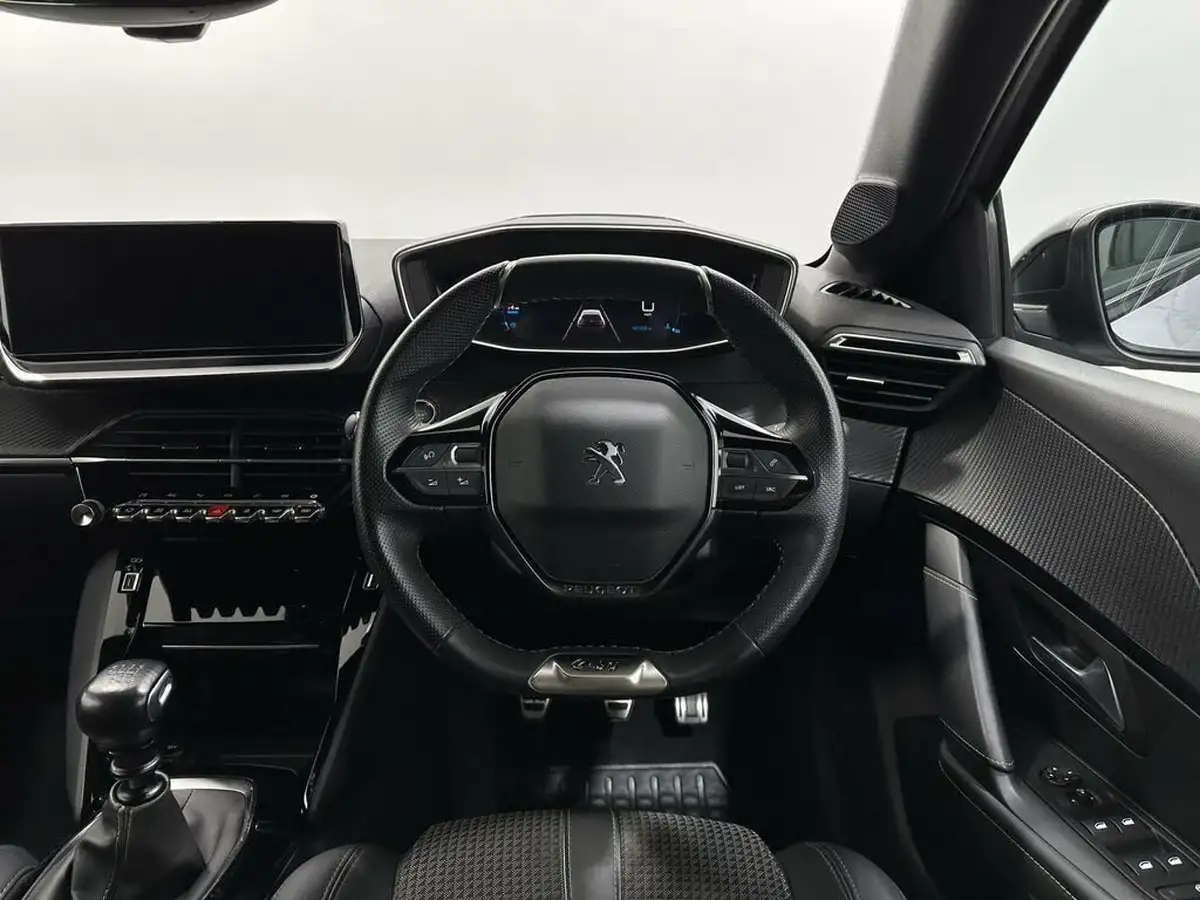 2022-peugeot-208-12-puretech-gt-100ps-big-10