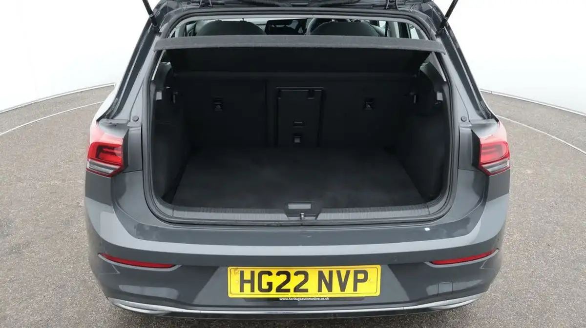 2022-volkswagen-golf-15-tsi-style-150ps-hatchback-big-17